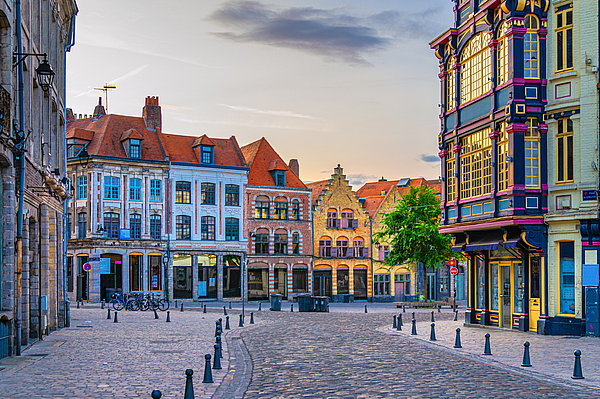 Picture showcasing the unique architecture of buildings from the Vieux Lille